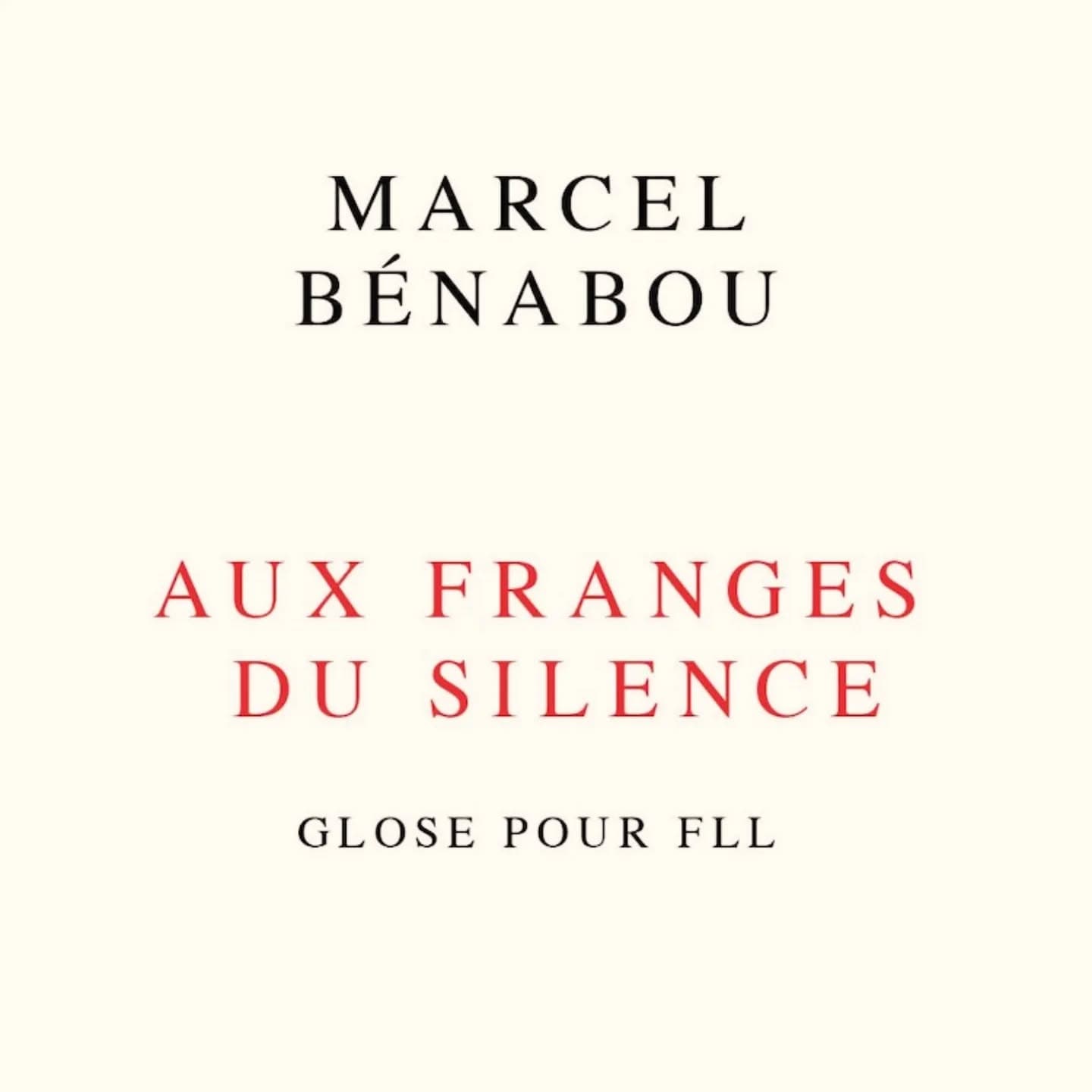 OULIPIENS EN LIBRAIRIE : Marcel BÉNABOU, "Aux franges du silence" (Seuil / La Librairie du XXI siècle) Marcel Bénabou, compagnon de jeu de Georges Perec, de Jacques Roubaud et d’Italo Calvino, est un acteur majeur des expérimentations littéraires de l’Ouvroir de littérature potentielle (Oulipo) qui puise dans la contrainte une absolue liberté de création. "Aux franges du silence" est dans le droit fil des productions oulipiennes. Marcel Bénabou se replonge dans l’oeuvre du Président-Fondateur du groupe, François Le Lionnais (FLL), et dans les audacieuses propositions poétiques que sont certaines de ses « tentatives à la limite » : poèmes de peu de mots, poème d’un seul mot, poème d’une seule lettre, poème de zéro mot. Confronté à ces exercices de réduction drastique dictés par le démon de la contraction, Marcel Bénabou déploie le potentiel infini de l’interprétation. "Aux franges du silence" fait de la lecture et du commentaire un exercice critique autant que créatif et ludique. Nous offrant une histoire littéraire cartographiée depuis ses limites, cette « glose » nous invite à un passionnant voyage, aussi farfelu qu’érudit. Fourmillant d’anecdotes piquantes, alliant la puissance de la théorie à l’allégresse du récit, elle est un bijou d’inventivité et d’impertinence joueuse. #oulipo #oulipiens #marcelbénabou #trançoislelionnais #éditionsduseuil